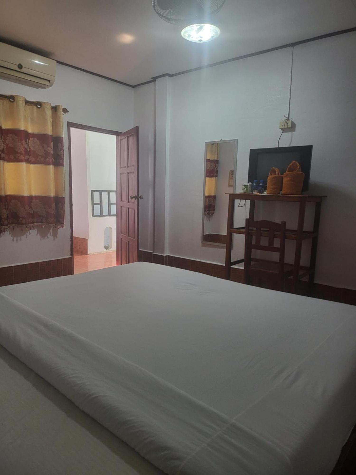 Vang Vieng Chanthala Hotel 1 エクステリア 写真