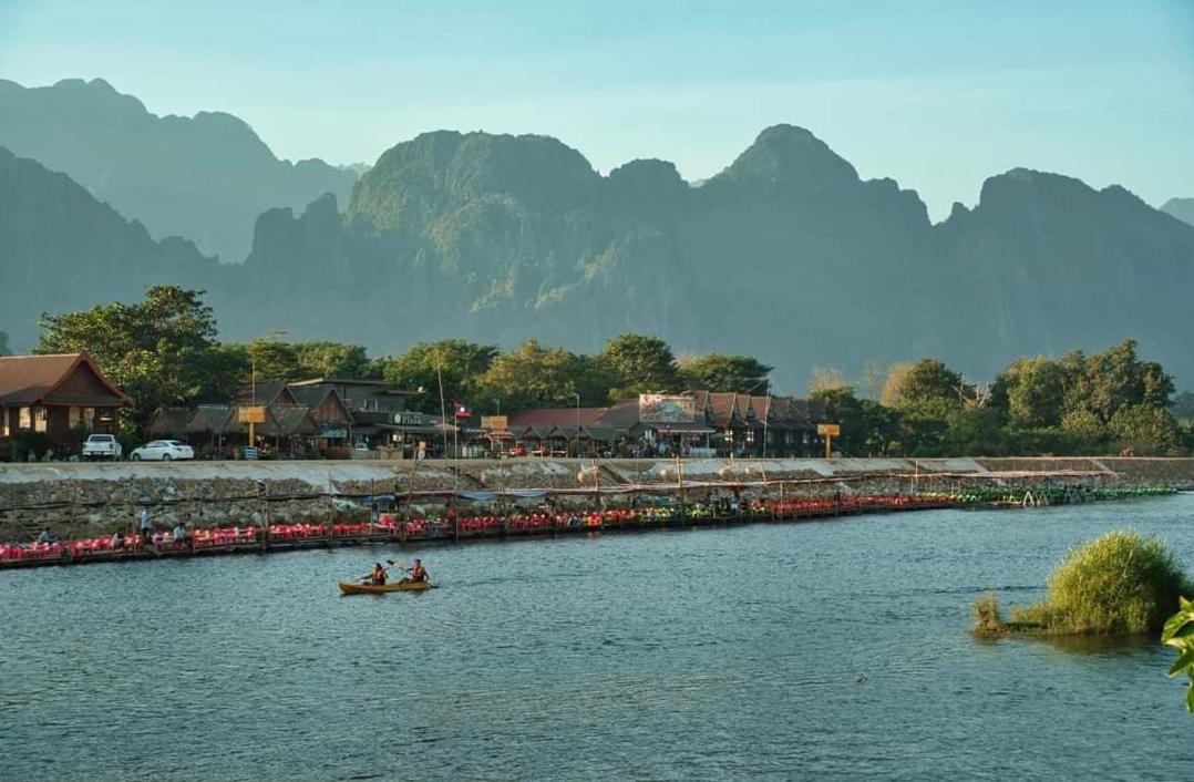 Vang Vieng Chanthala Hotel 1 エクステリア 写真